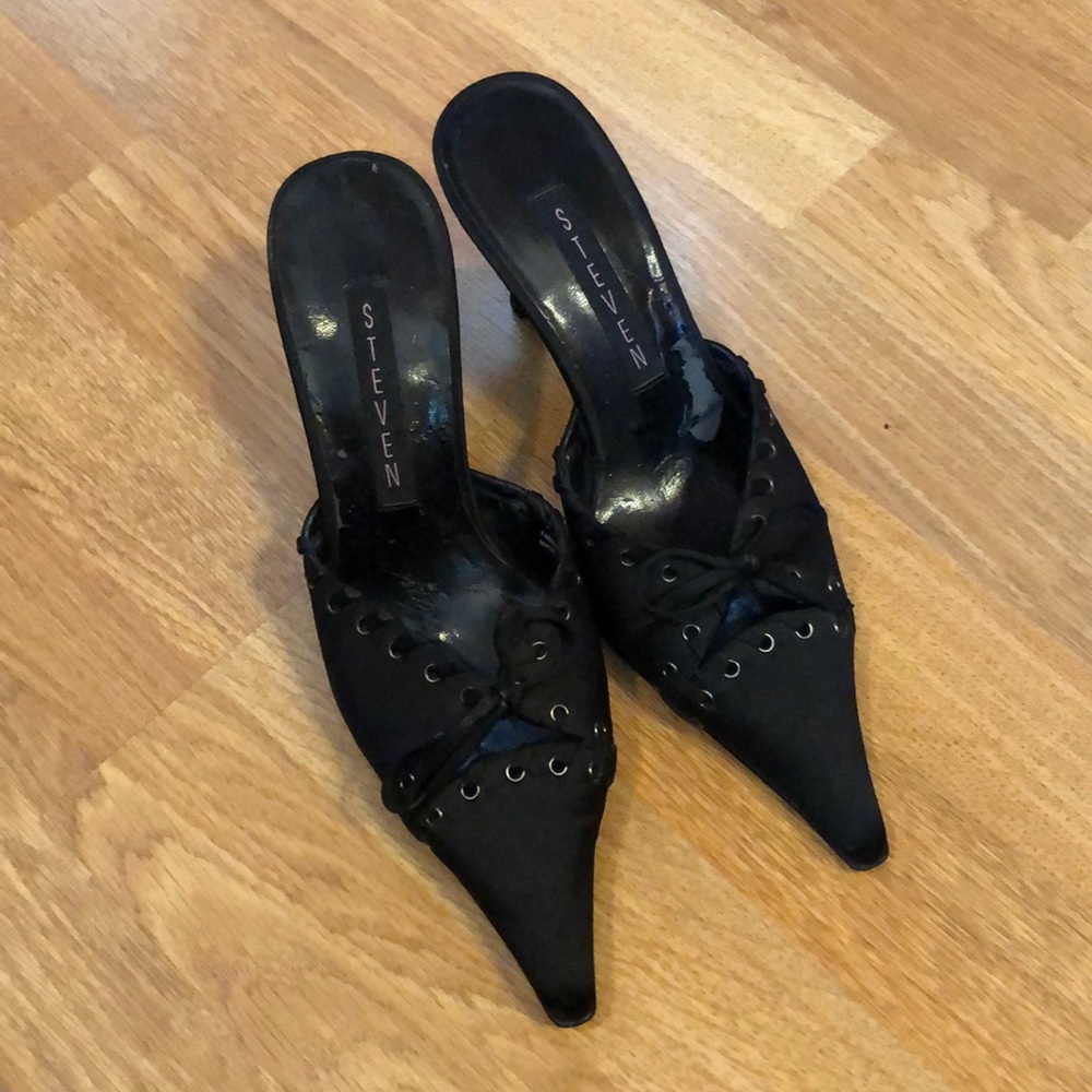 Sexy black pumps